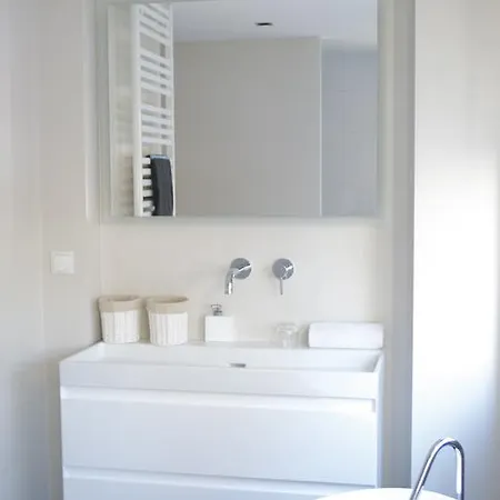 Modern Studio In A Central Location *